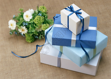 礼品盒戒指钻石玫瑰礼物订婚金子念日庆典珠宝花卉背景图片