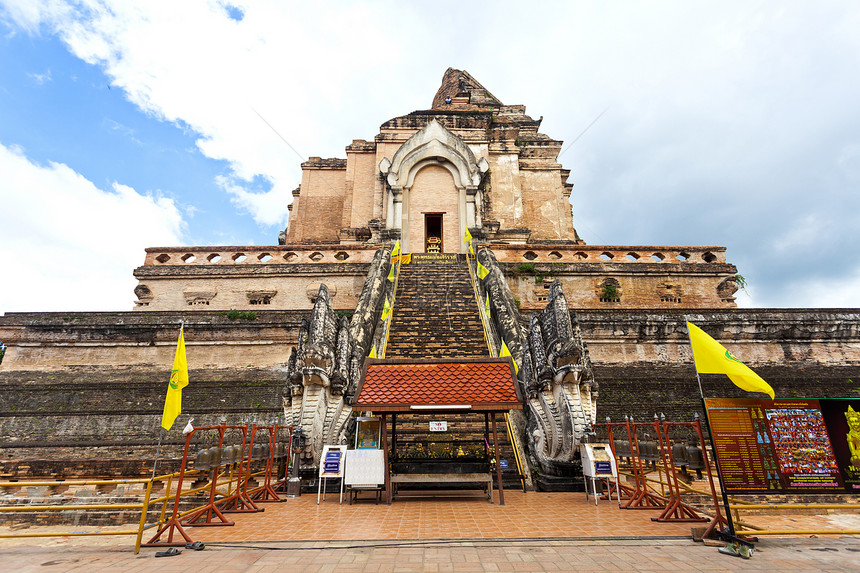 泰国清迈的寺庙房子祷告宗教佛塔城市建筑佛教徒旅行避难所宝塔图片