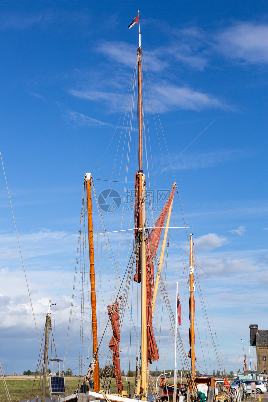 在法弗森姆肯特的老泰晤士河帆船港口桅杆传统运输鱼钩旅行工艺滑轮古董航程图片