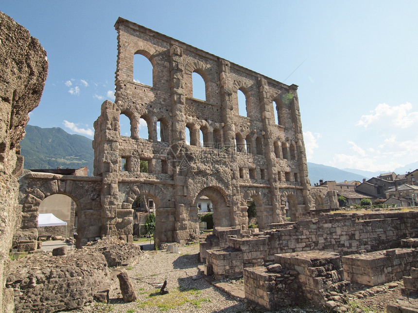 罗马戏剧Aosta纪念碑剧院山谷山脉艺术废墟建筑学地标考古学联盟图片