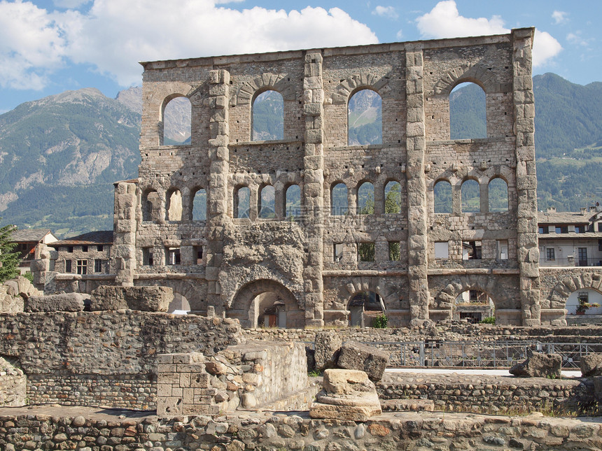 罗马戏剧Aosta纪念碑山谷地标山脉废墟考古学艺术建筑学联盟剧院图片
