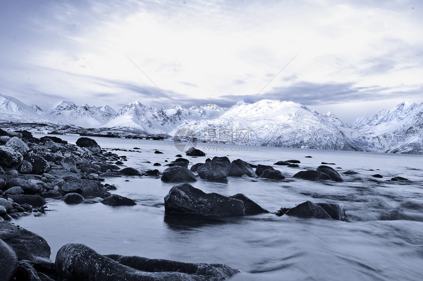 挪威的Fjords冰川峡湾天空海景阳光反射国家蓝色荒野美丽图片