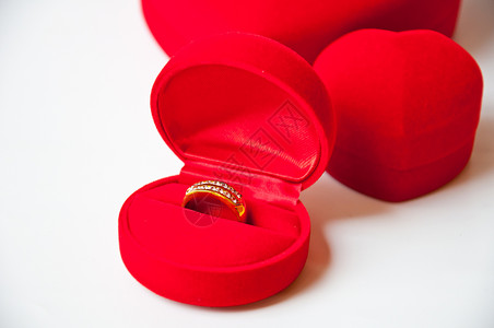 结婚戒指换爱展示水平婚礼红色结婚戒指摄影背景图片