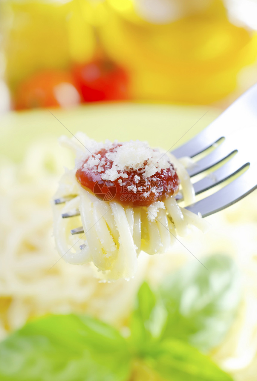 加酱的意大利面食物碎肉营养辣椒午餐香蒜糖类面条食谱凹痕图片