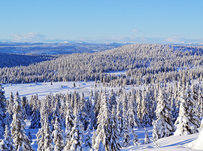 挪威里勒哈默诺德斯特冬季旅游者阴影小屋滑道滑雪高清图片