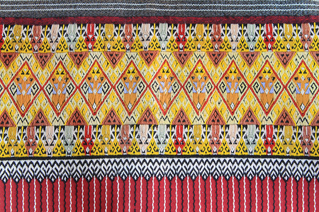 手工编织的泰文风格织布贴近纹理丝绸染料衣服棉布民间传统色调织物纺织品墙纸背景图片