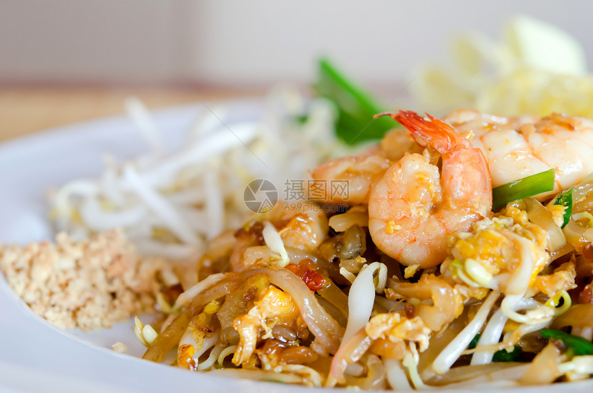 最喜爱的泰国食物盘子海鲜蔬菜白色油炸黄色面条红色图片