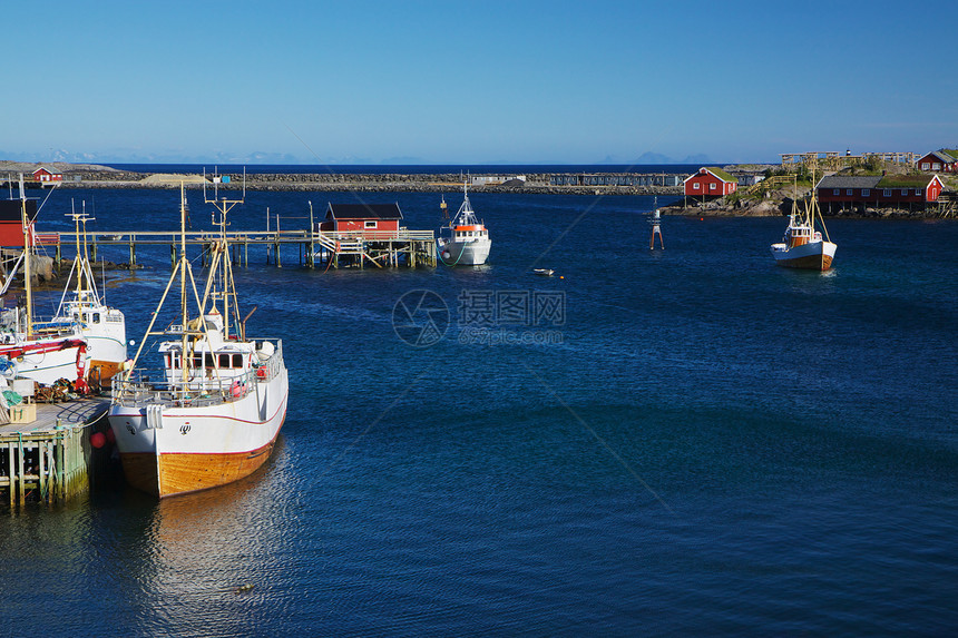 渔船小屋村庄钓鱼峡湾海洋晴天风景旅游胜地码头图片