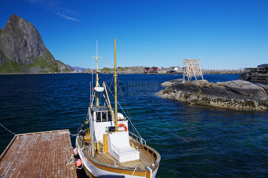 渔船海岸线蓝色全景码头晴天港口风景山脉峡湾山峰图片