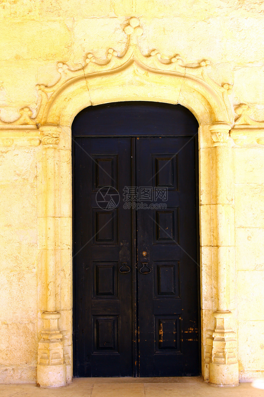 葡萄牙里斯本Jeronimos修道院一扇门的详情图片