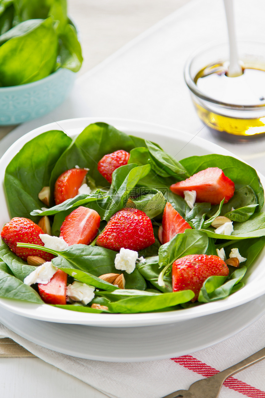草莓沙拉香脂沙拉食物菠菜水果绿色美味营养胡椒矿物图片