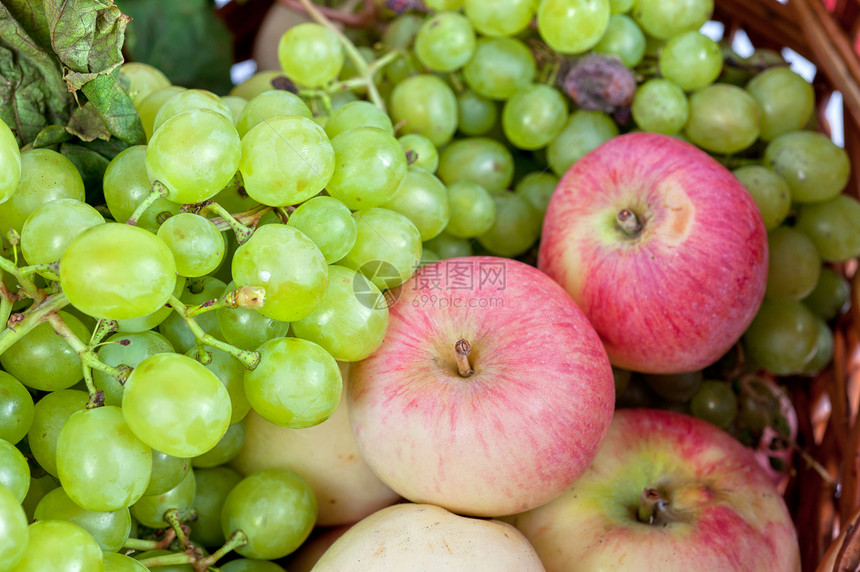 苹果和葡萄水果营养柳条食物静物收成饮食坡度维生素团体图片