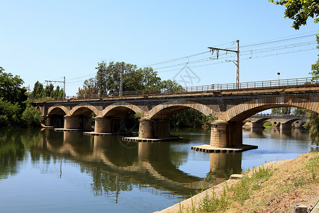 法国贝济尔附近火车桥桥梁背景图片