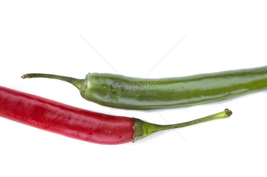 垂直隔离的红辣椒和绿辣椒香料蔬菜绿色食物白色红色夫妻图片