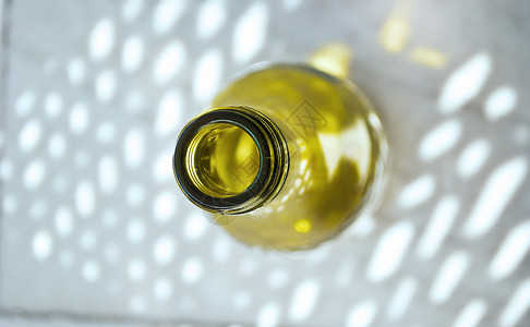 瓶体阳光瓶颈效应酒精玻璃高清图片