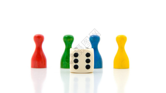 4个彩色的白骰子当铺黄色游戏介子白色蓝色乐趣立方体绿色红色背景图片