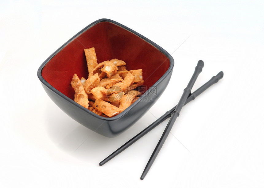 中国菜 用筷子和油炸圆边条图片