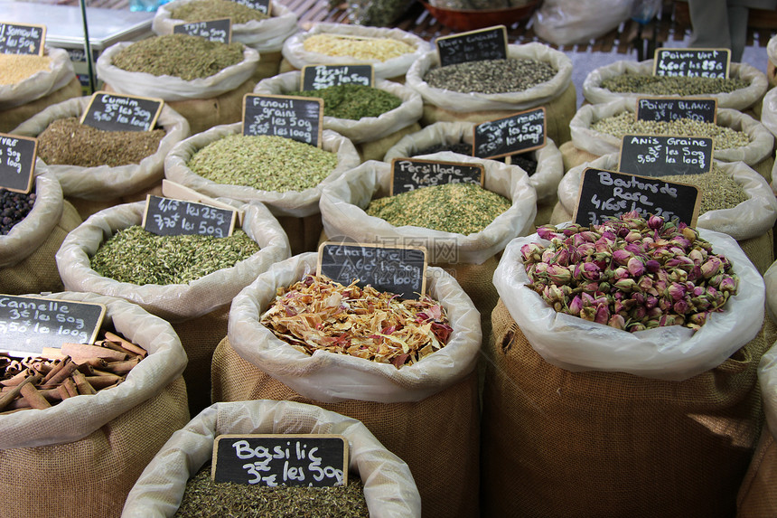法国市场上的草药和香料店铺芳香烹饪收藏味道草本植物标签粉末黄麻调味品图片
