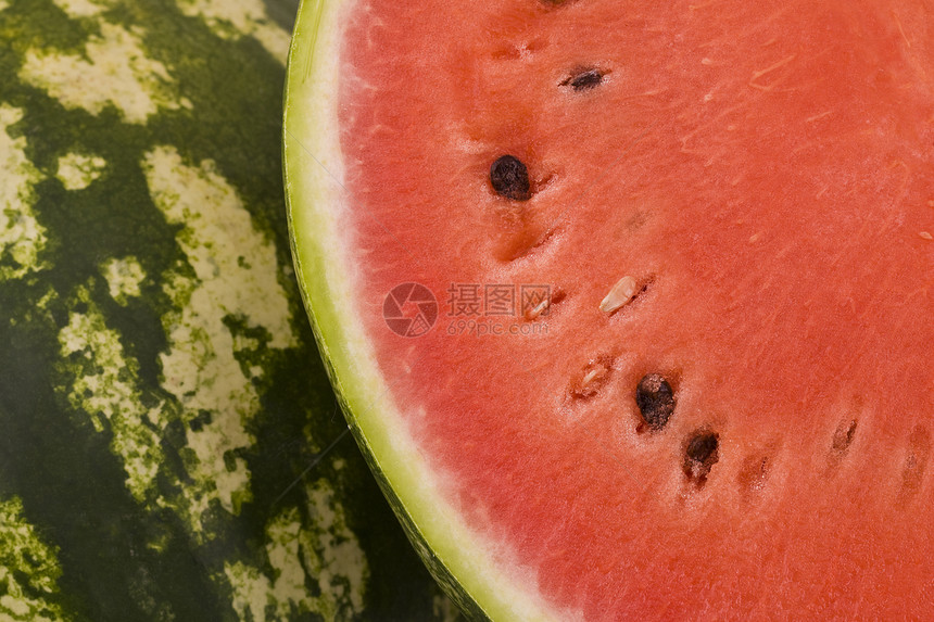 西瓜背景圆形甜点小吃绿色条纹红色种子食物水果植物图片
