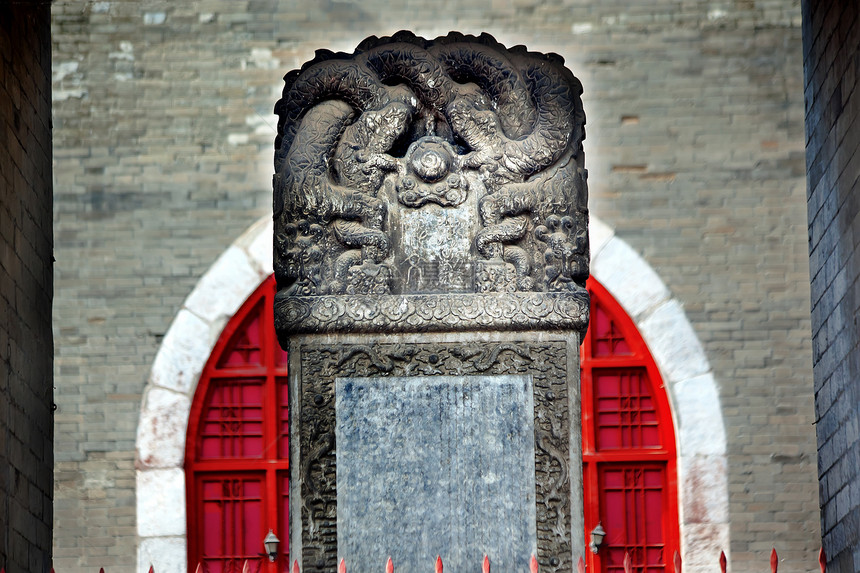 古老的巨石龙龙 帝国史黛儿钟楼 中国北京塔公园王朝历史建筑文化皇帝红色钟楼纪念碑地标图片