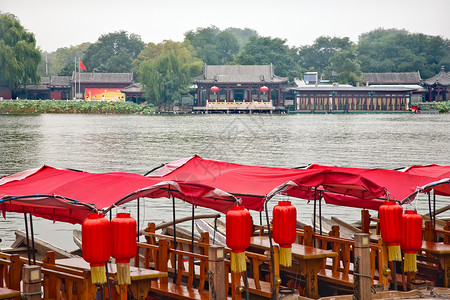 中国北京湖红船Houhai湖背景图片
