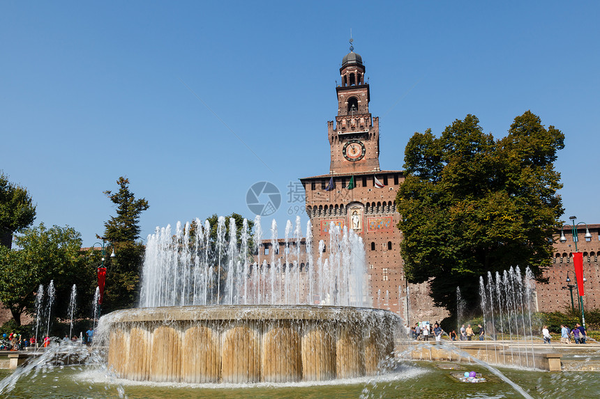 意大利伦巴迪米兰不老泉和斯福泽斯科城堡吸引力旅游正方形建筑入口地标历史性旅行城市喷泉图片