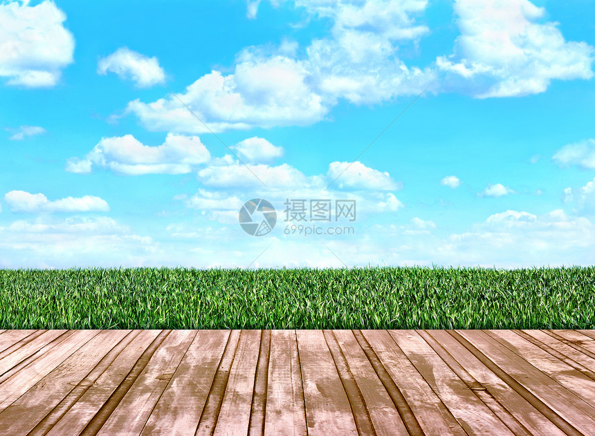 木制地板板 用青草在田地上图片