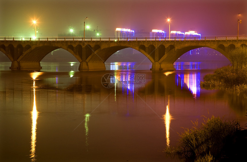 深夜洪河大桥 与回想连省图片