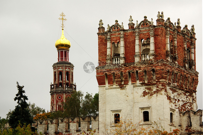 俄罗斯大寺院 诺沃德耶维奇女修道院大教堂历史国家城堡金子回廊蓝色街道天空首都图片