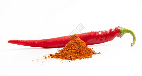 红辣椒和辣椒粉香料堆高清图片