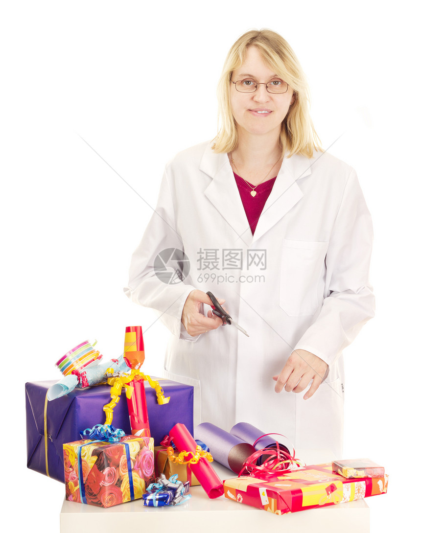 人包装一些彩色礼品工作礼物庆典纪念日婚礼打包机仪式盒子洗礼包装纸图片