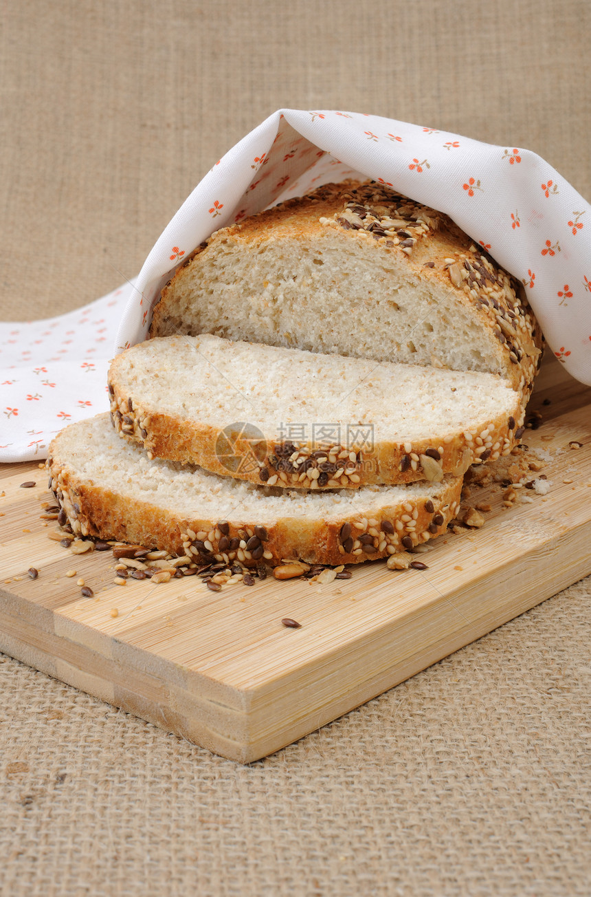 带谷物的全麦面包麦麸享受倾向平衡糕点肥胖片倾角亚麻木板嗜好图片