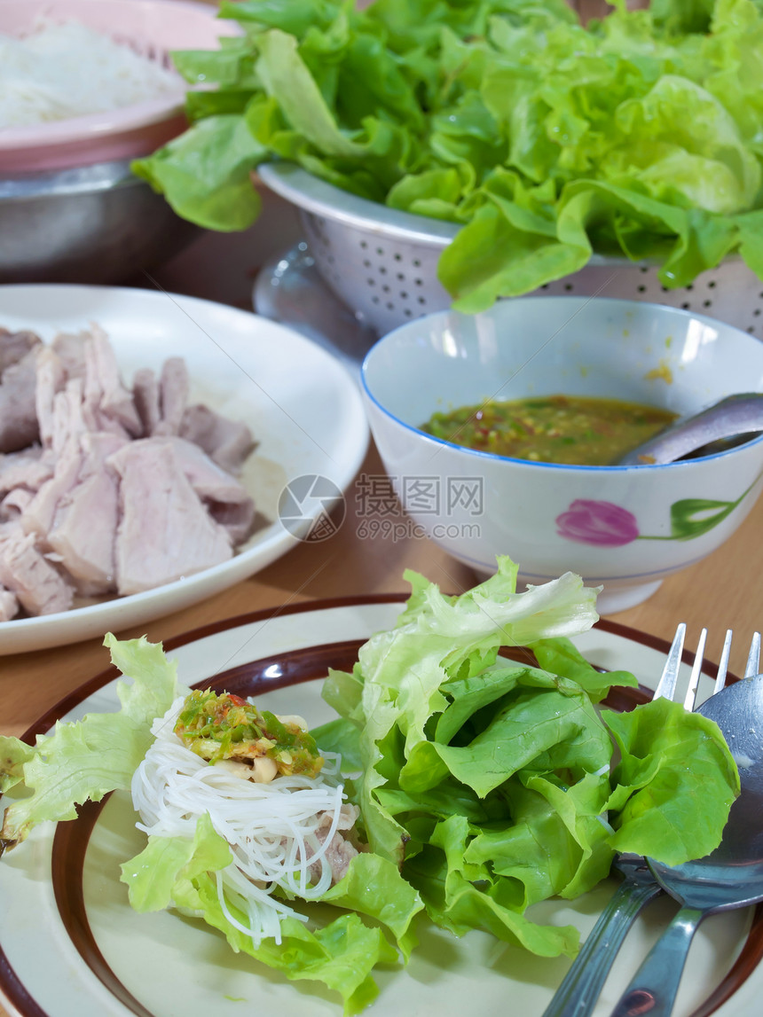 泰式沙拉厨房盘子绿色香料营养饮食食物午餐蔬菜沸腾图片