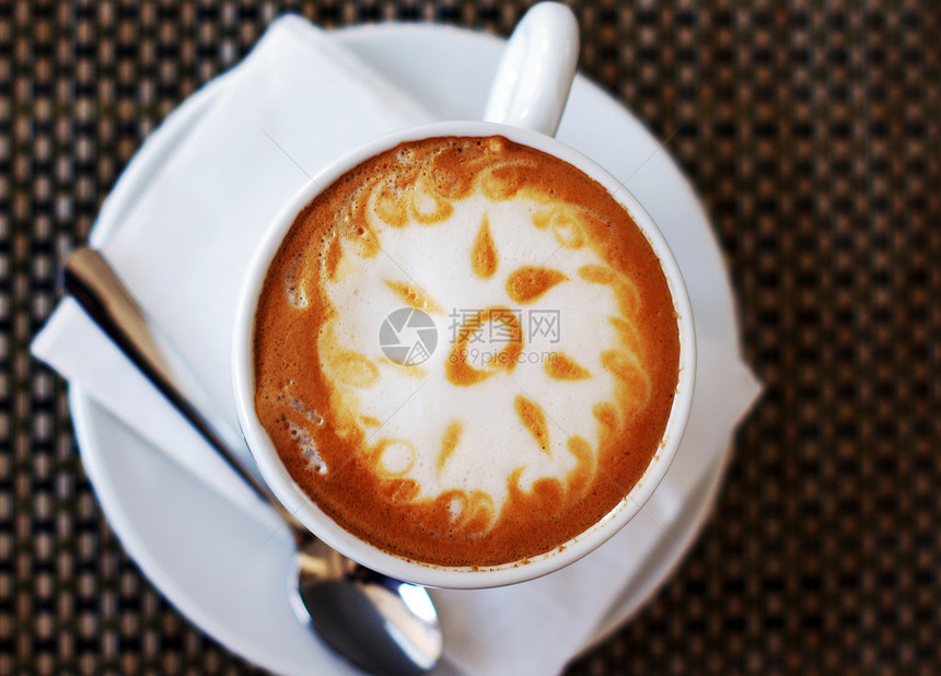 与太阳一起的卡布奇诺杯咖啡店可可咖啡巧克力皮肤牛奶奶油杯子泡沫拿铁图片