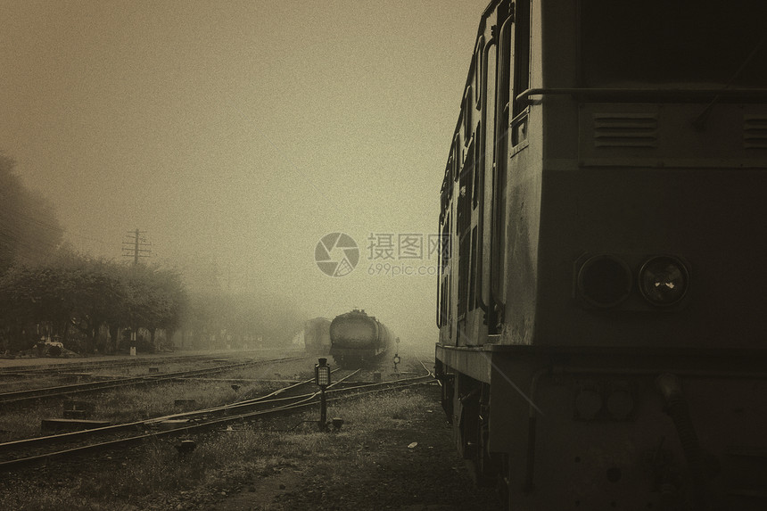 旧铁路 黑色和白色有火车头轨枕运输火车活力历史风景旅行基础设施货物车站图片