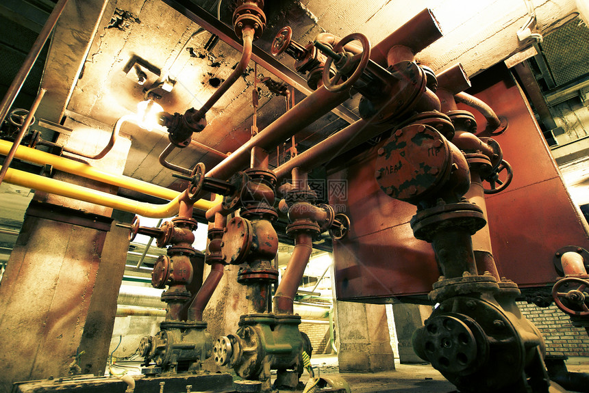 工业区 钢铁管道 阀门和梯子工程师机械工程机器齿轮涡轮蒸汽燃烧力量工厂图片