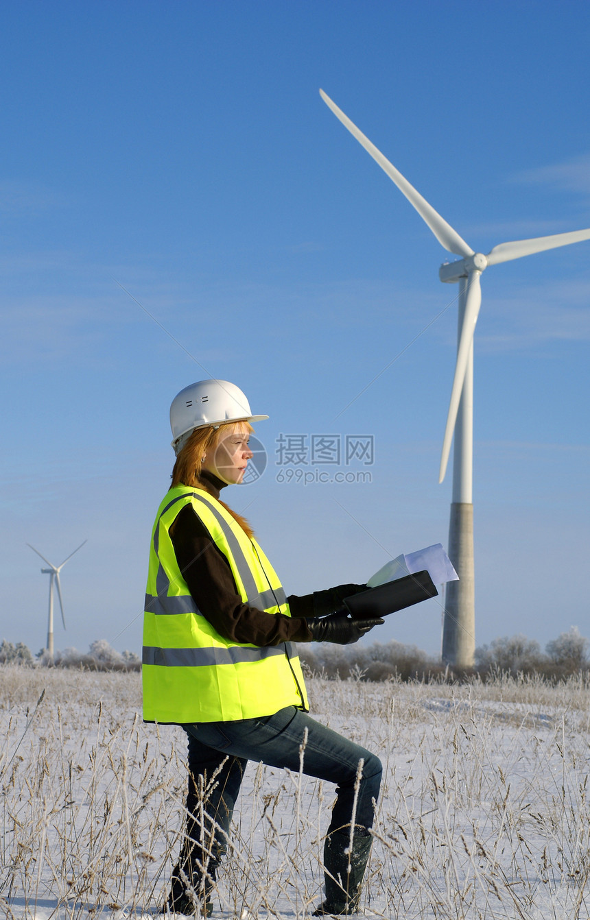 配备风力涡轮机的工程师技术活力资源男性植物工程阀门制造业涡轮插图图片