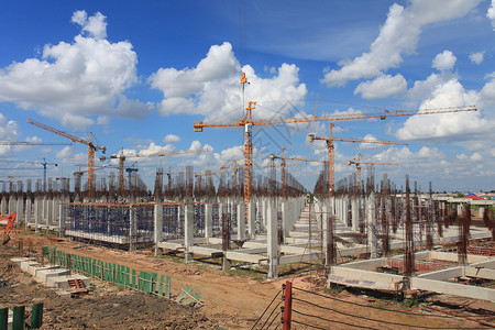 起重机家园建筑工地建筑物安全地面家园工人房子起重机金属天空城市背景