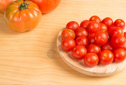 樱桃和其他西红柿尺寸切菜板水平背景图片