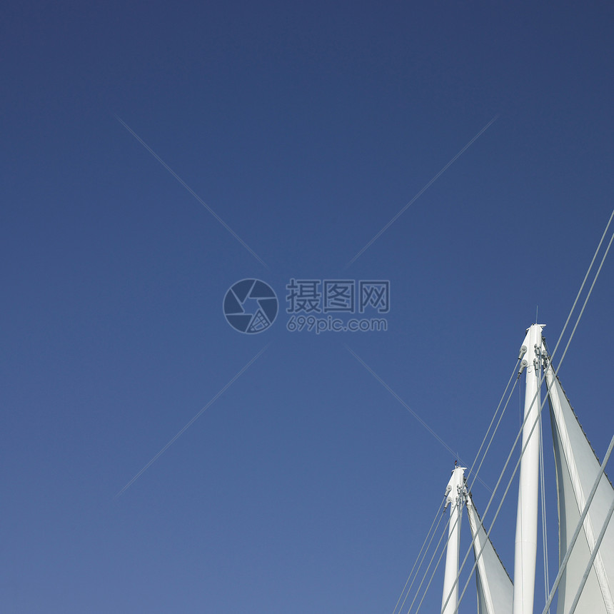 帆船和蓝天空风帆建造摩天大楼会议电缆建筑蓝色帐篷中心三角形图片