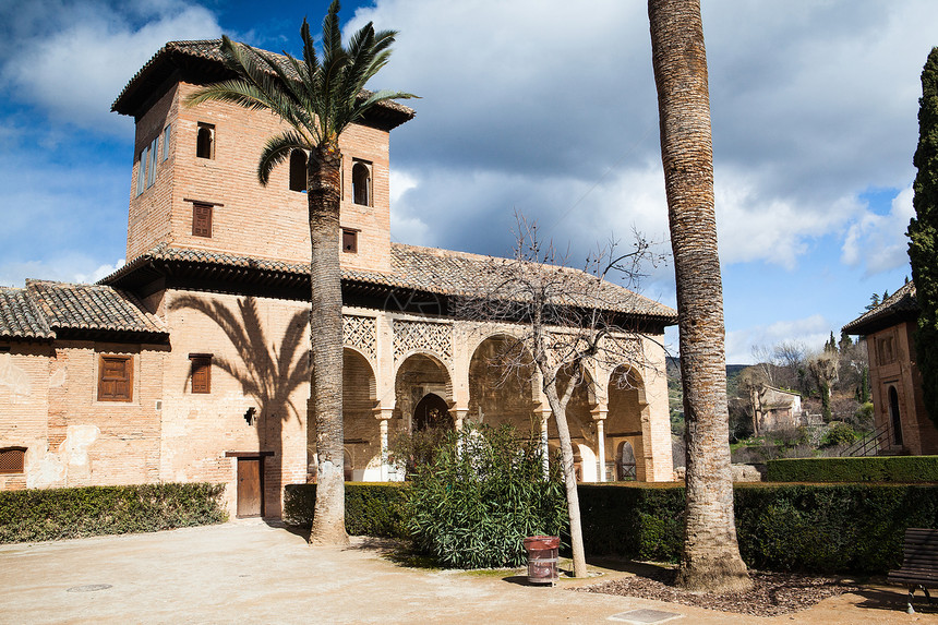 在格拉纳达的Alhambra历史棕榈植物树木建筑风格女士大厦地标旅行图片