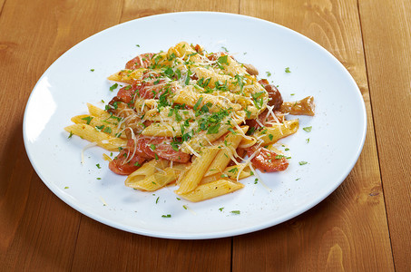 嚼东西意大利人用意大利方制的意面照片素菜桌子西红柿烹饪香肠食物美食菜板创造力背景