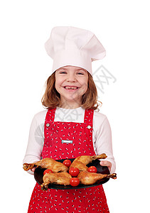 快乐的小女孩用鸡棍做饭烹饪高清图片素材