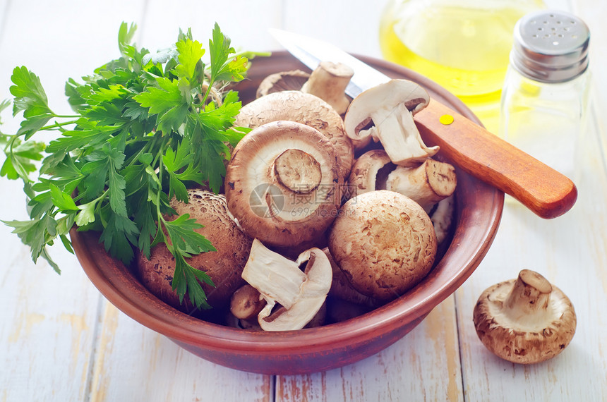 蘑菇营养肉汁收成食物饮食烹饪厨房按钮菌类木板图片