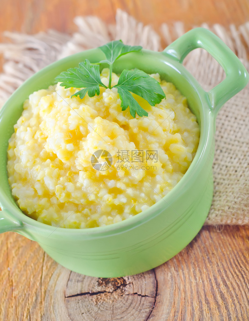 玉米粥营养食物烘烤桌子经济勺子谷物糊状颗粒粒子图片