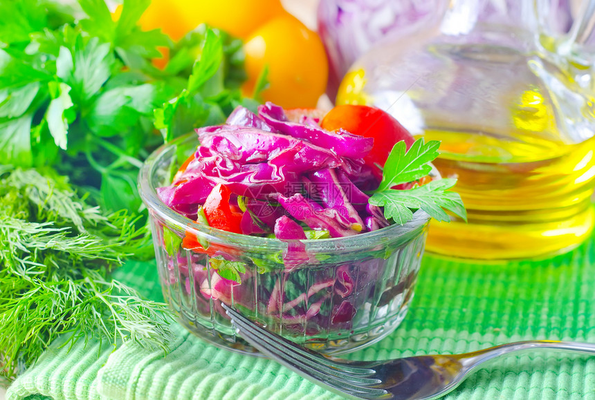 配有沙拉卷心菜的沙拉食谱维生素胡椒食物生物萝卜饮食蔬菜盘子营养图片