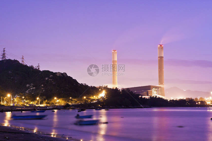 沿海沿岸的发电厂辉光天空环境资源海岸化学石化烟囱技术生产图片