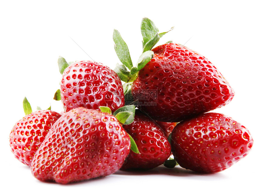 白色的美丽的草莓 在白色上被孤立水果甜点水果汁味道乳制品奶制品农作物点差影棚饮料图片