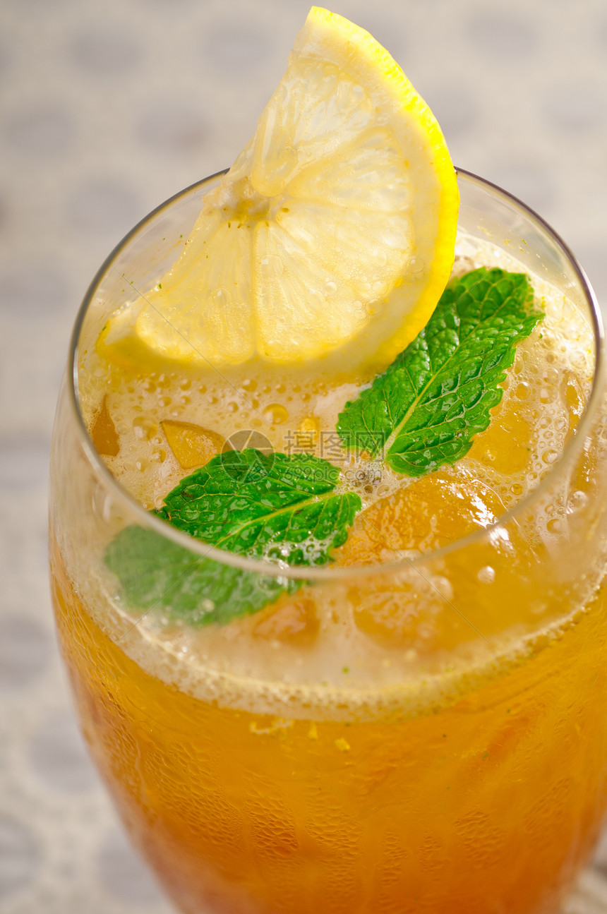 清冰茶水果液体立方体草本植物茶点叶子冰镇柠檬玻璃食物图片
