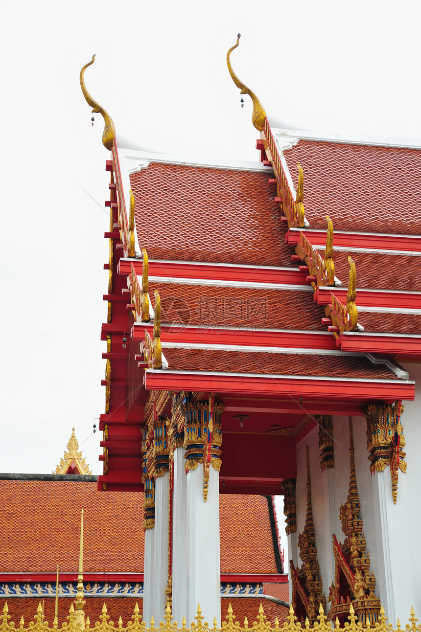 修道院屋顶天空金子文化红色瓦片寺庙建筑木头阳光建筑物图片